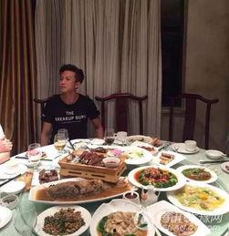 明星网红吃河南烩面,传统美食魅力四溢