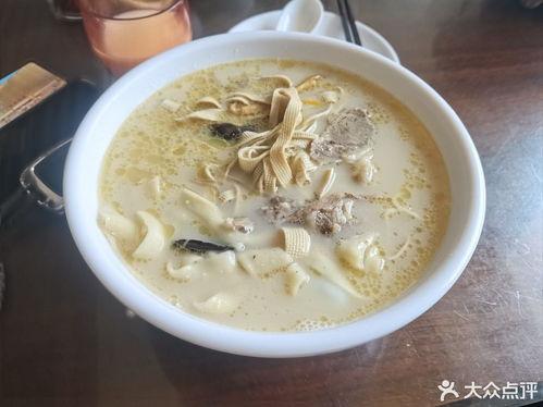 明星网红吃河南烩面,传统美食魅力四溢