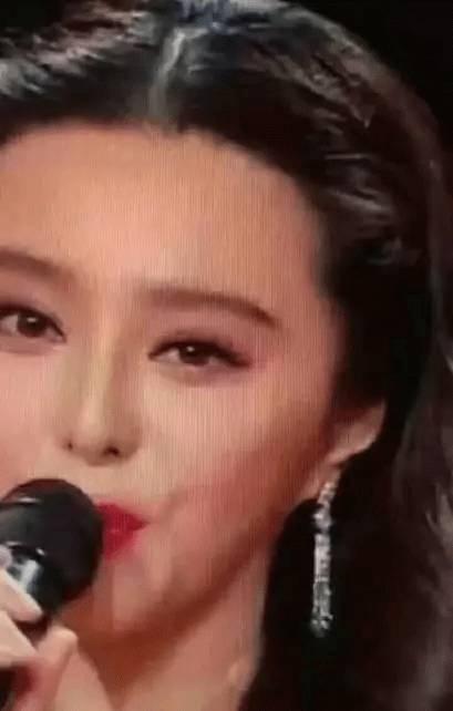 脸上有坑坑的明星网红,揭秘拥有独特印记的明星网红护肤秘诀”