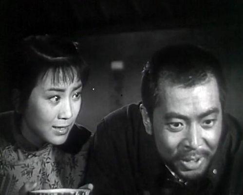 老美女演成明星网红视频,从平凡到明星网红的蜕变之路