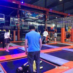 武汉全明星网红蹦床馆,全明星娱乐新地标，畅享空中狂欢时光”