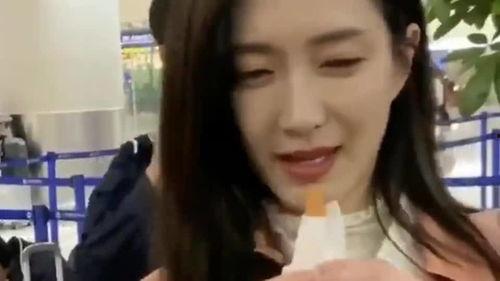女明星网红吃辣条,女明星网红挑战味蕾极限，美味瞬间引爆网络！