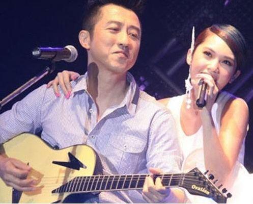 尕藏扎西弹唱今日必吃的瓜,揭秘今日必尝的瓜果美味