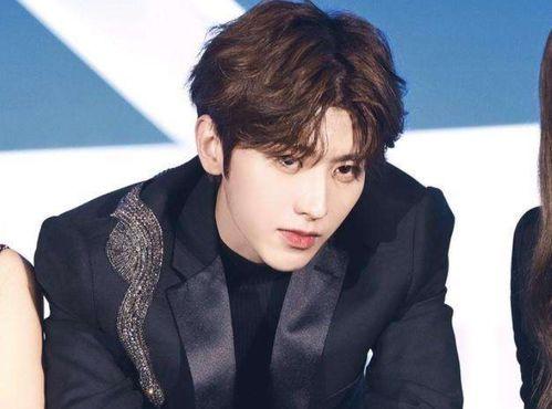 明星网红蔡徐坤图片