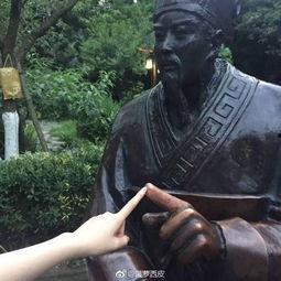 明星网红雕塑是谁的,揭秘网红雕塑背后的明星之谜