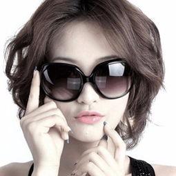 两幅明星网红墨镜照片,时尚潮流谁主沉浮？