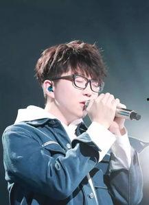 明星网红同台演唱毛不易,音乐盛宴嗨翻现场