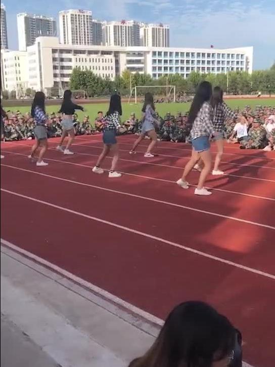 今日吃瓜军训跳舞视频,吃瓜视频捕捉热舞瞬间