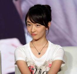 明星网红背心照片女生,明星同款背心，展现夏日魅力瞬间